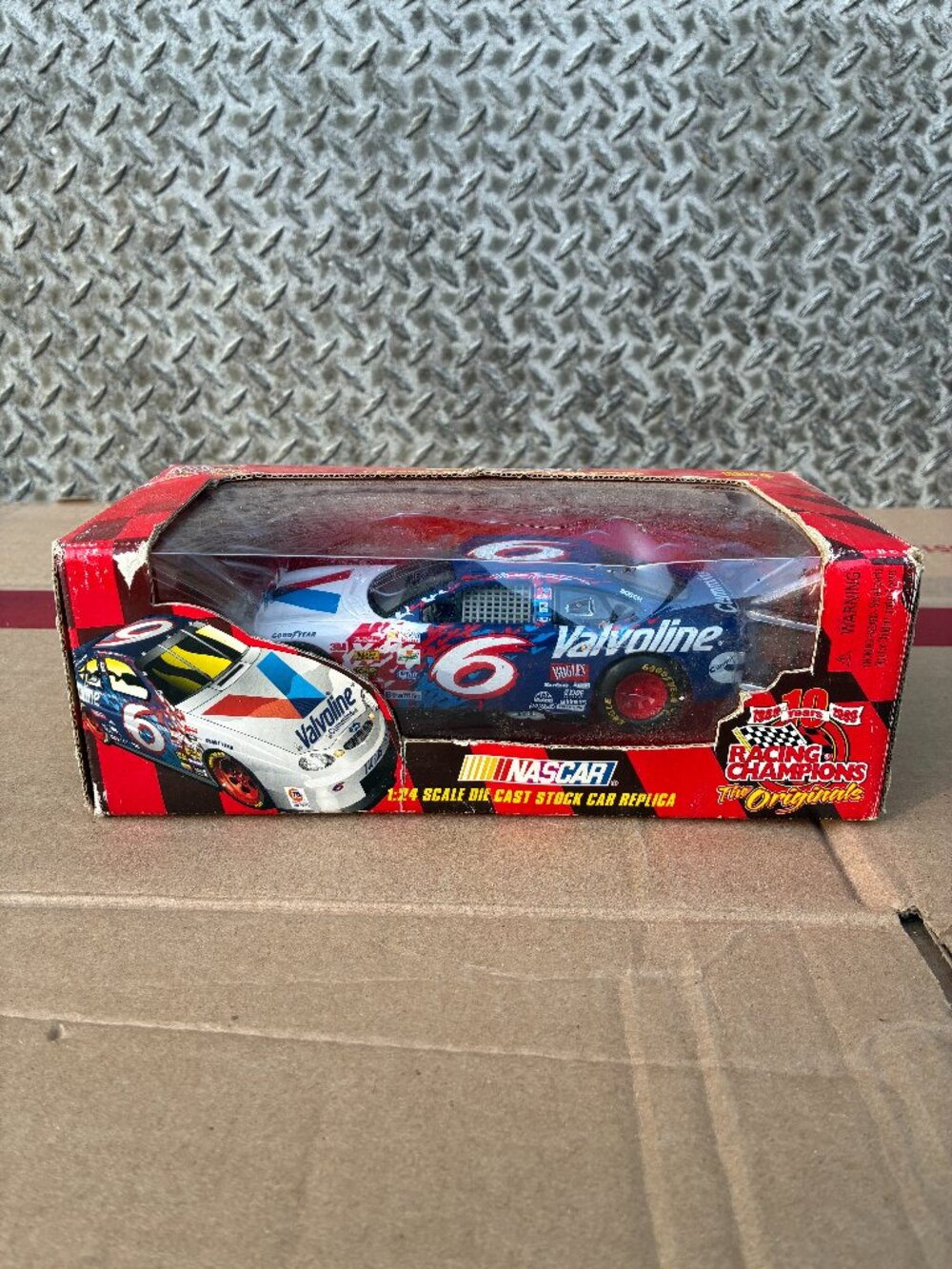 1998 Racing Champions Mark Martin #6 Valvoline Ford Taurus 1:24 Diecast